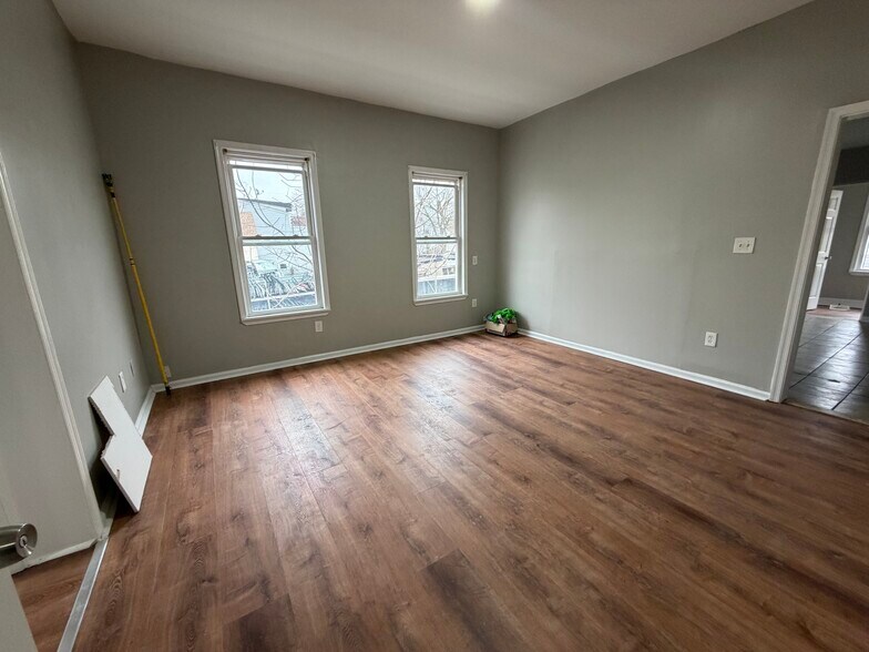 Building Photo - 100 Warren St