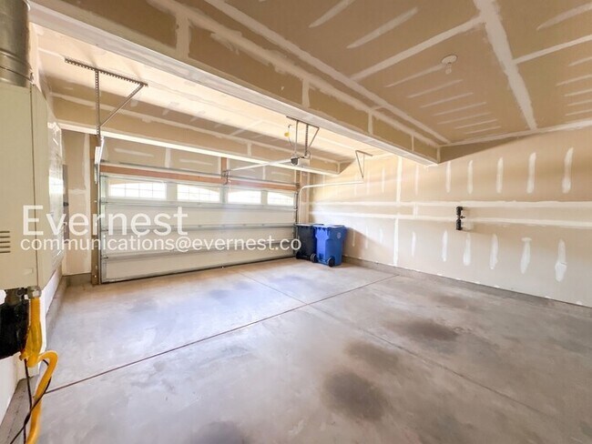 Building Photo - Limited Time Special Offer / 4 Bed, 2.5 Bath Home with Garage / Pet-Friendly / Vouchers Accepted ...