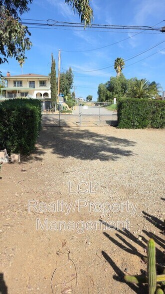 Building Photo - 17977 Lakeshore Dr