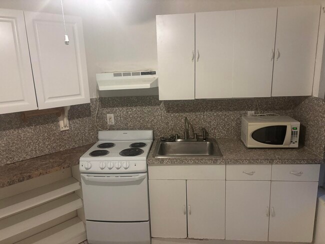 Building Photo - 2424 Grant St