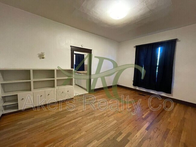 Building Photo - 501 Van Buren St