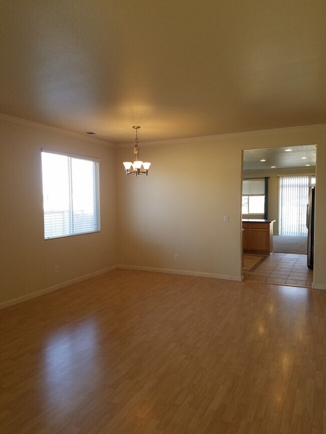 Building Photo - Spacious Single-Story Gem with 4 bedroom, 2 bathroom Near Damonte Ranch!