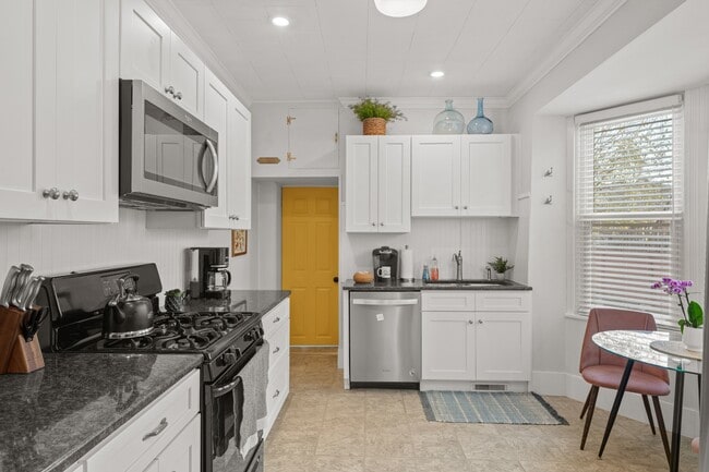 Building Photo - 537 N Mary St