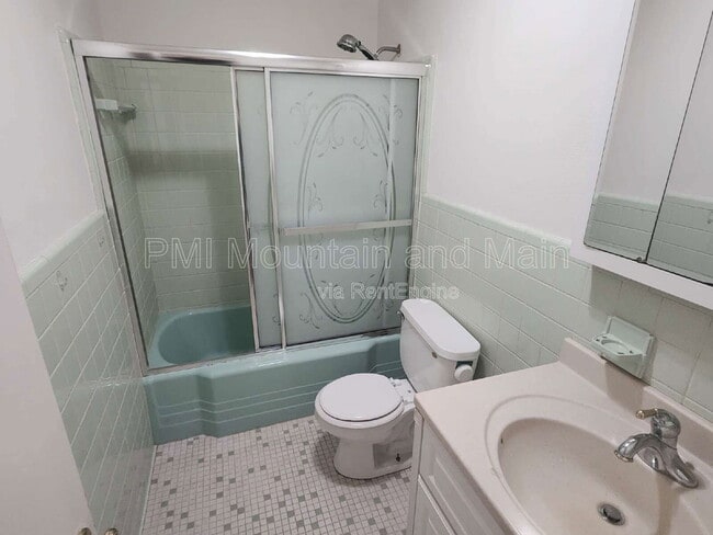 Building Photo - 52 Blake Dr