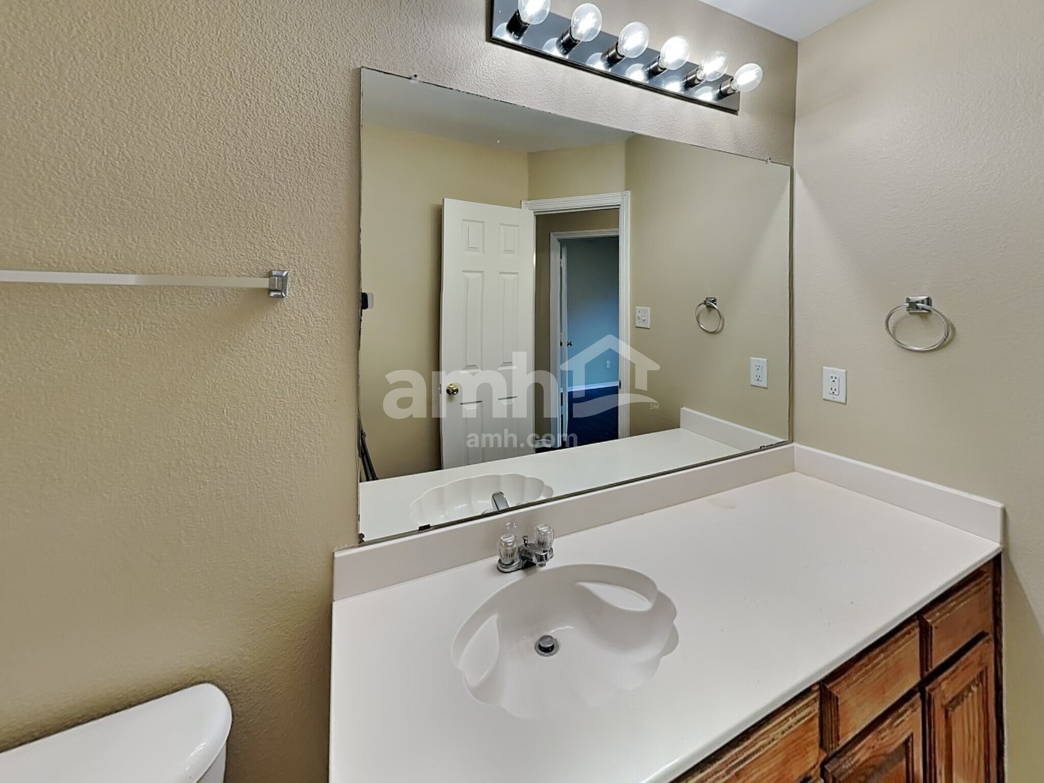 Building Photo - 2545 Big Spring Dr