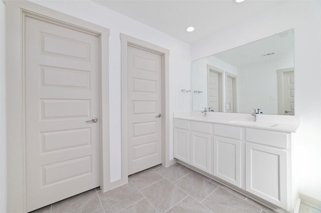 Building Photo - 7010 Fleetwood Crescent Wy