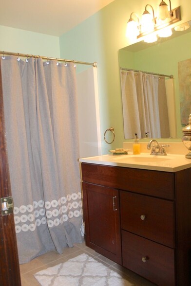 2nd Floor Bathroom - 2333 Sidney St