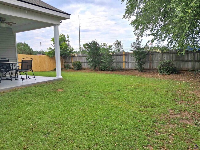 Building Photo - 105 Monticello Dr