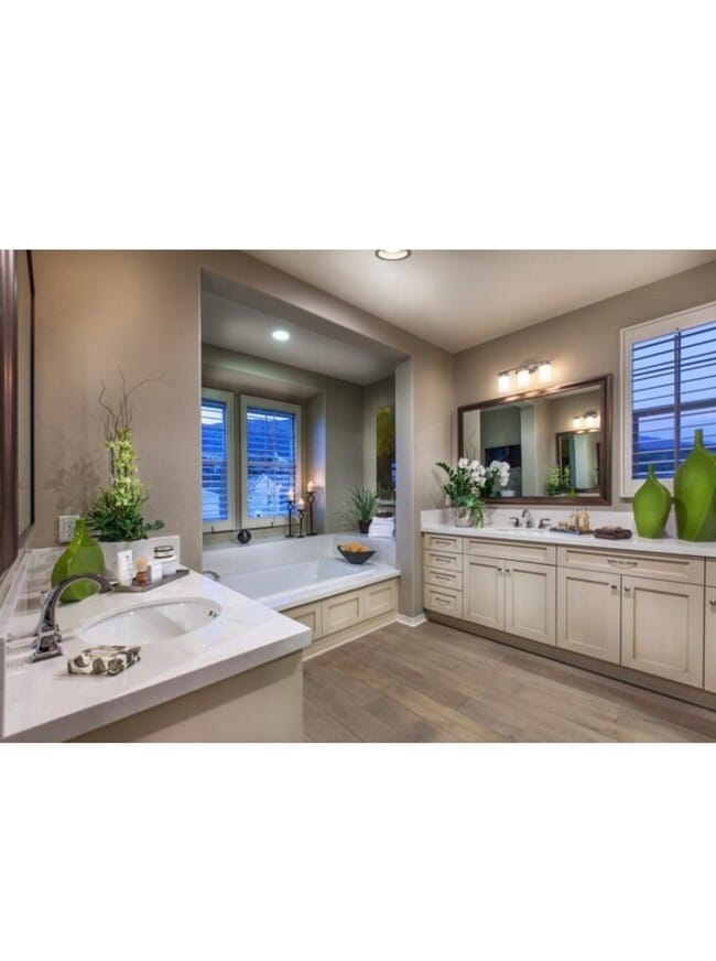 Building Photo - Exceptional Remodeled & Professionally Fur...