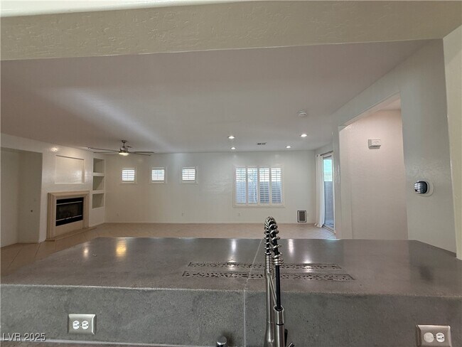 Building Photo - 2739 Mintlaw Ave
