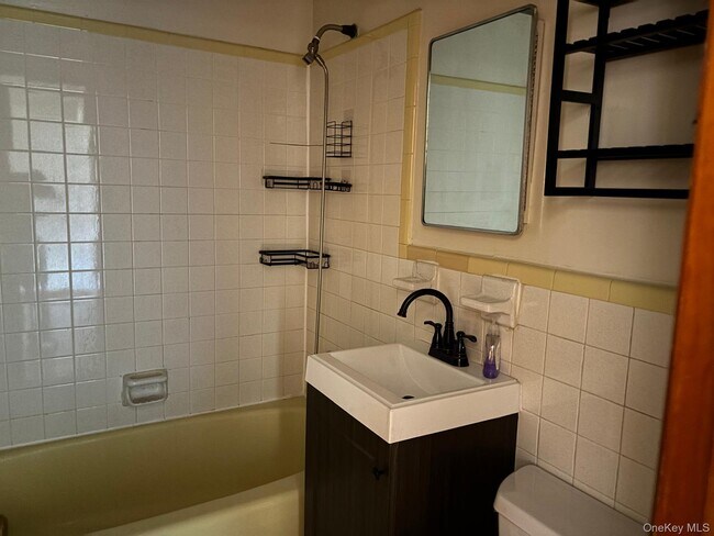 Building Photo - 3 NY-17