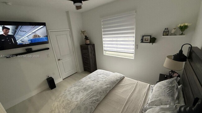 Building Photo - 440 NE 4th Terrace