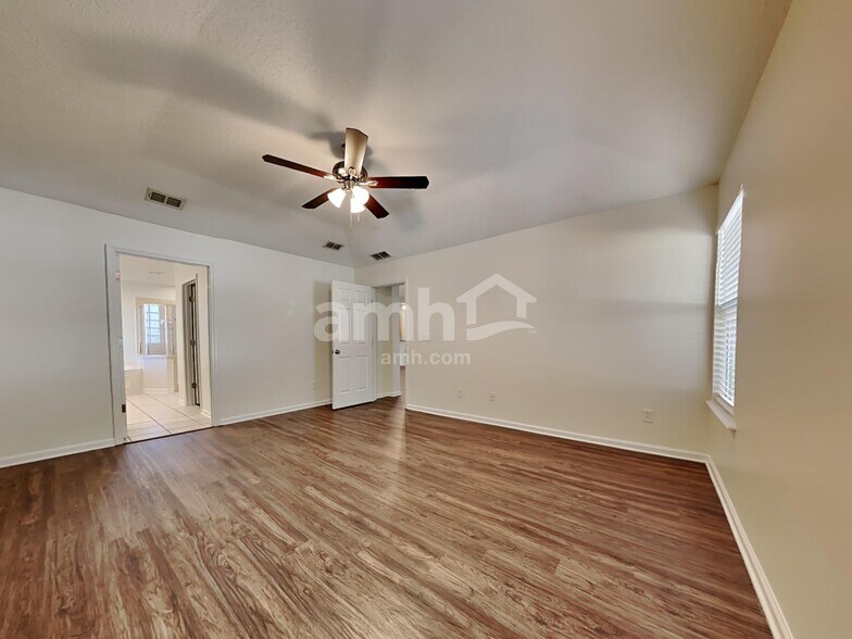 Building Photo - 442 Northcliff Ct