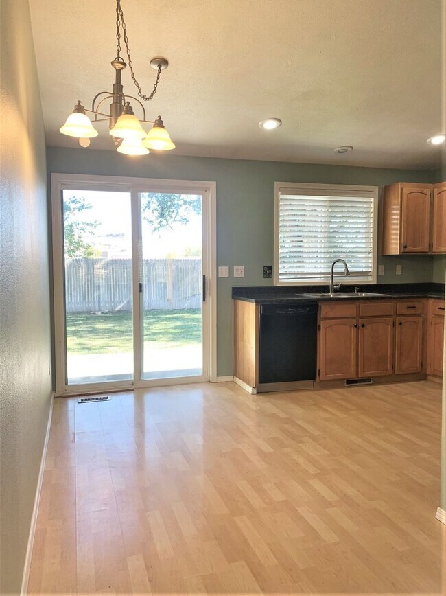 Building Photo - Charming 3 bed 2 bath home in a quiet Boise Neighborhood just off Glenwood and Hill Rd.