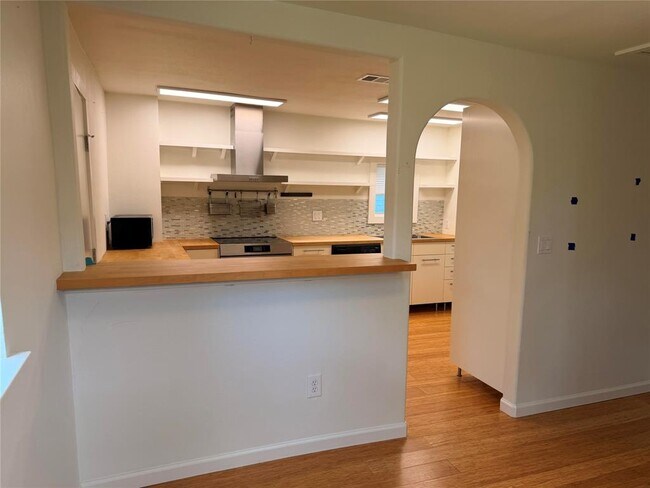 Building Photo - 1182 Pandora St