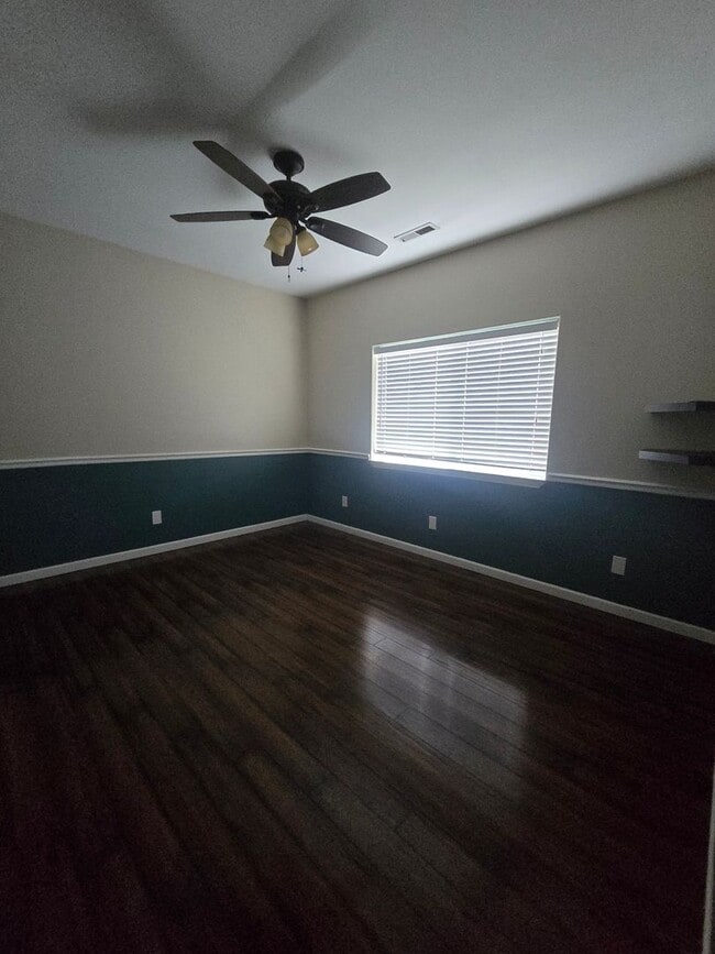 Building Photo - Amazing 4 bed/3 bath home