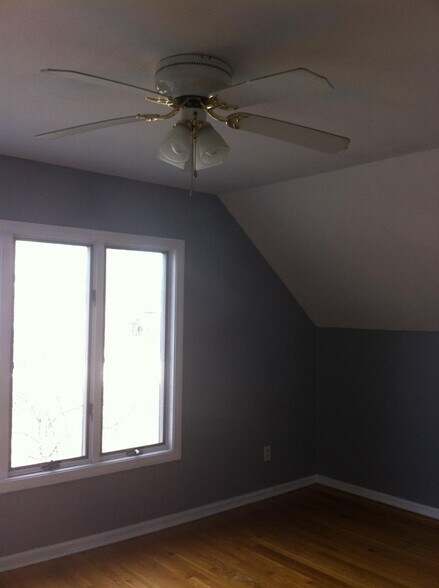 Building Photo - 246 Shaw St