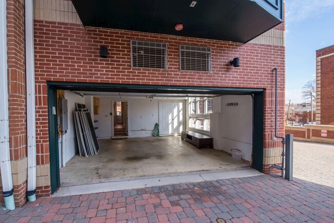 Building Photo - 1662 N Quinn St