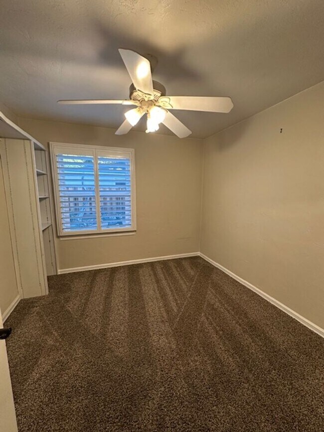 Building Photo - 2550 4th Ave