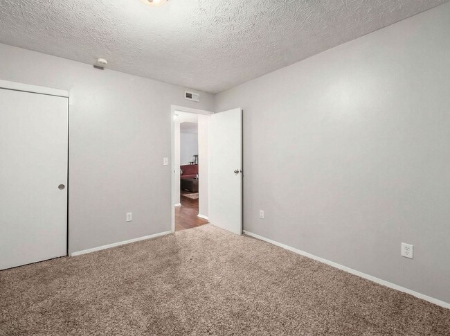 Building Photo - 1393 Summit St