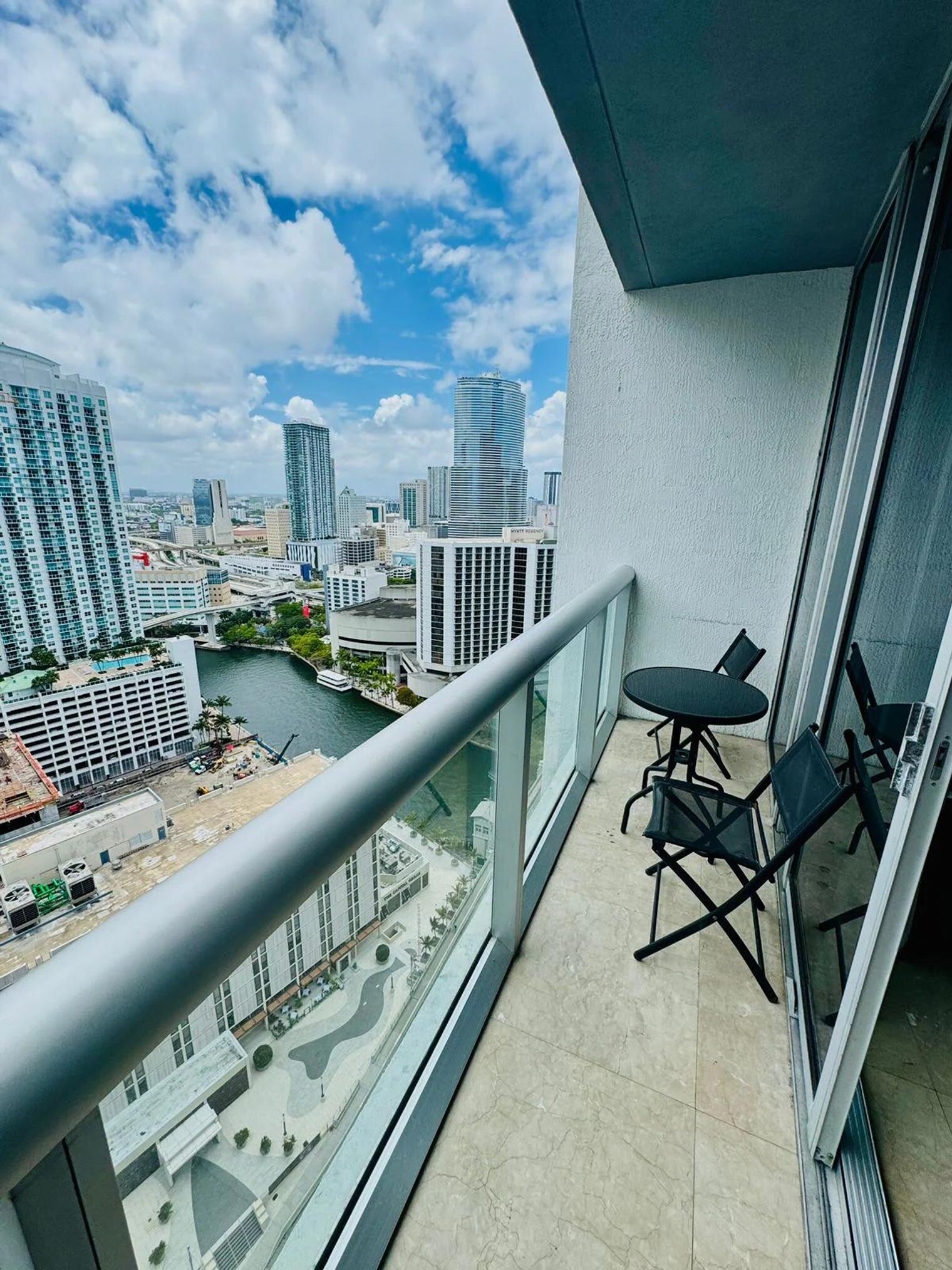 Building Photo - 609 Brickell Ave