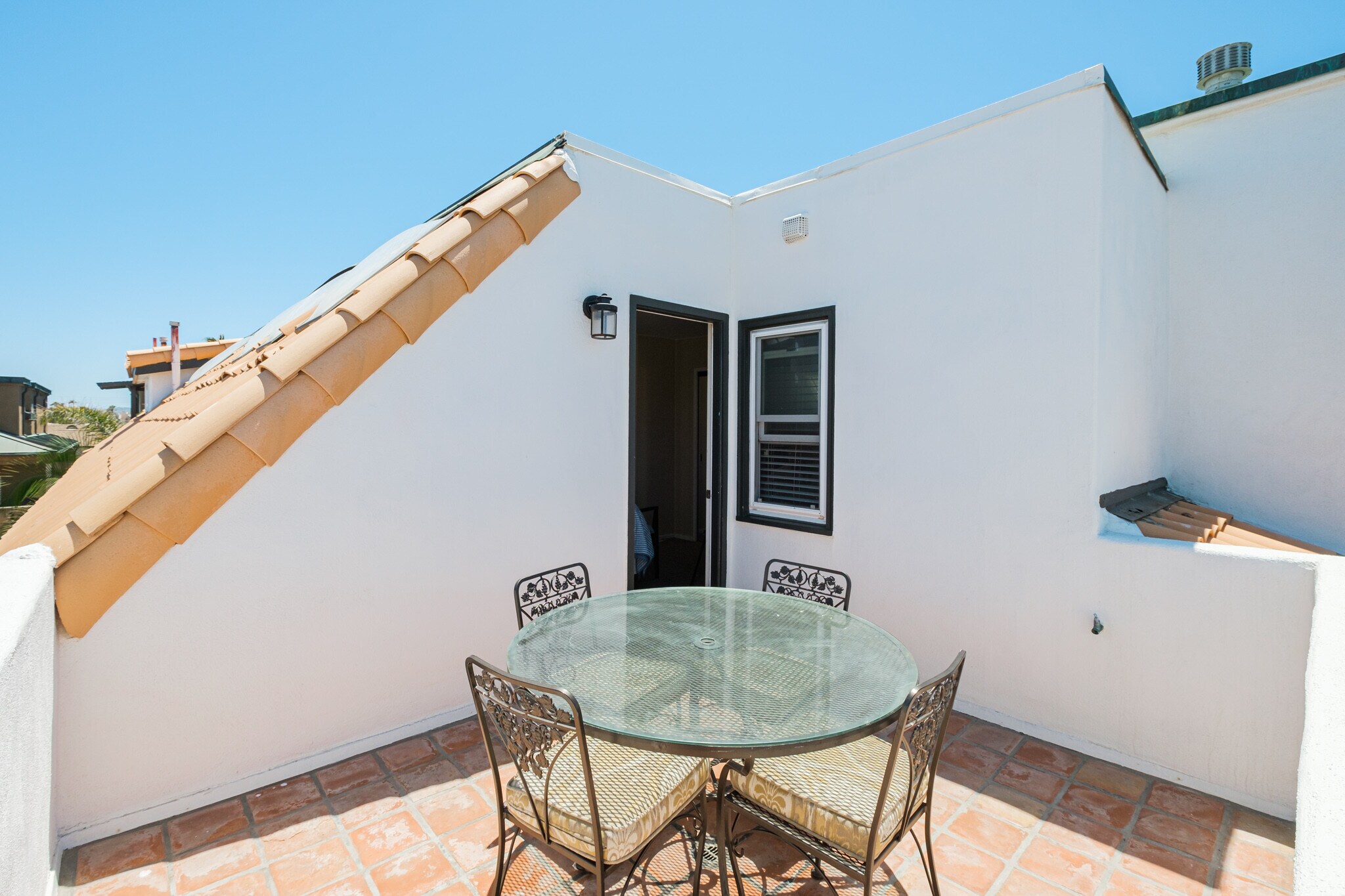 Building Photo - 734 Jersey Ct