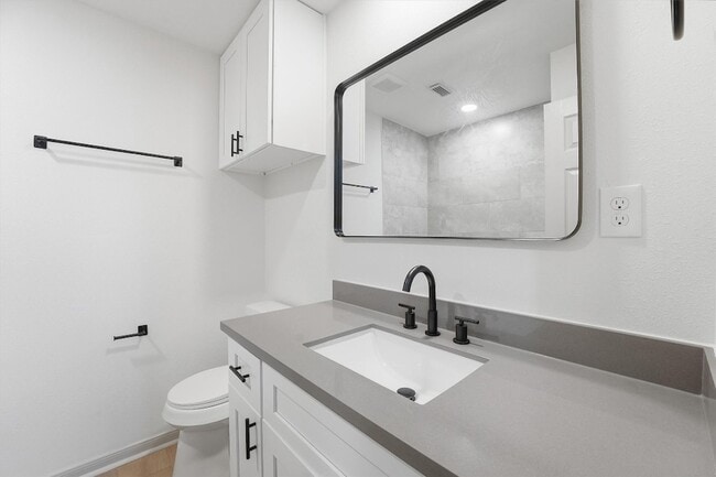 Building Photo - 3903 High Point Ln