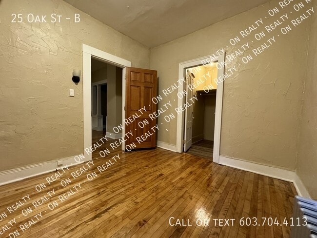 Building Photo - 25 Oak St