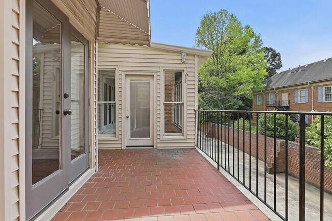 Building Photo - Charming 3BR Townhome with Elevator in the Heart of Fayetteville