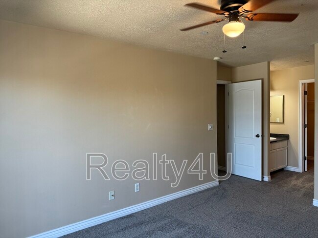Building Photo - 1212 W Spencer Rd