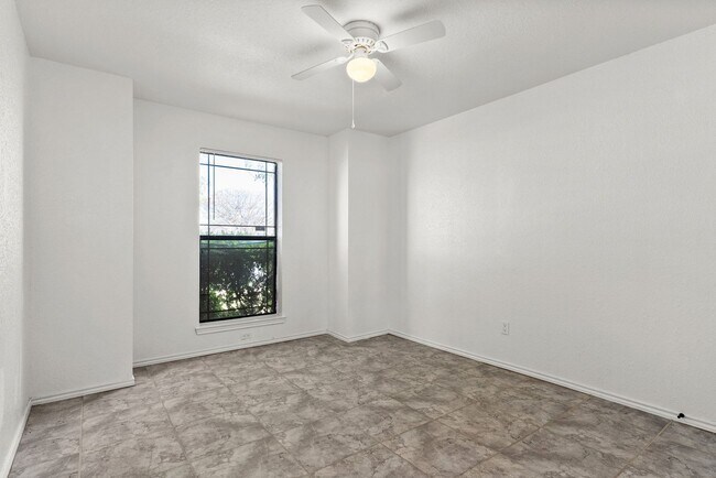 Building Photo - 4803 Topsey Dr