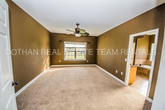 Building Photo - Country Living!