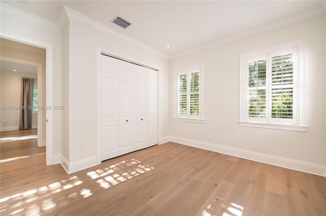 Building Photo - 680 Destacada Ave