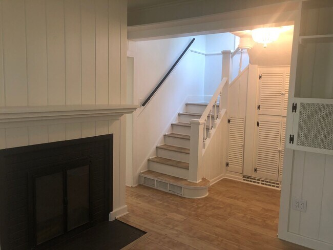 Building Photo - 6706 3rd Ave