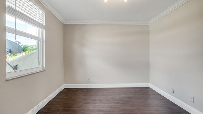 Building Photo - 5611 NW 118th Dr