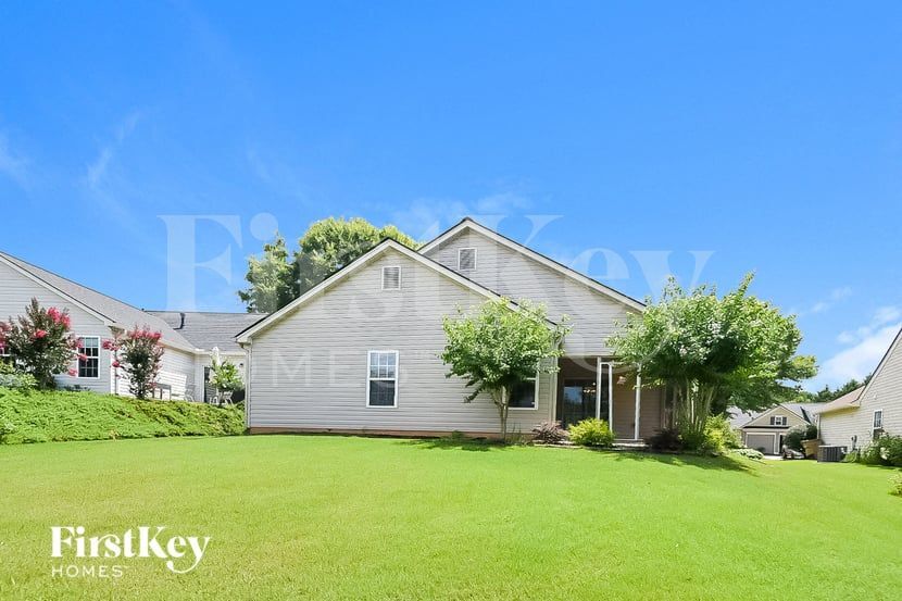 Building Photo - 307 White Oak Way