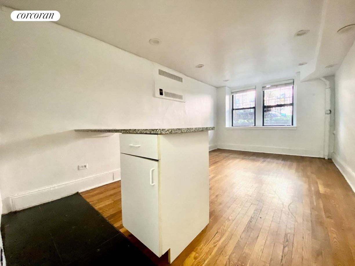 Building Photo - 62 W 70th St