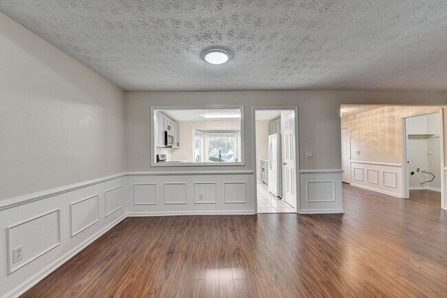 Building Photo - 200 Pine Bridge Trail