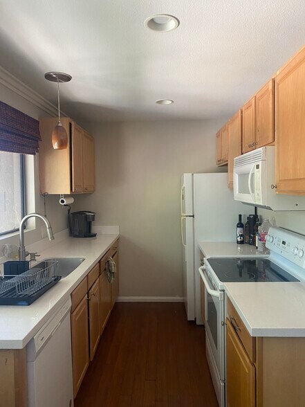 Building Photo - 198 Springview