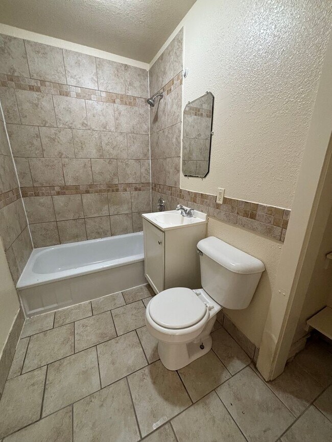 Building Photo - AFFORDABLE 2BR SINGLE FAMILY HOME, HARD SURFACE FLOORS, STAIR LESS, SIDE DRIVE, GARAGE