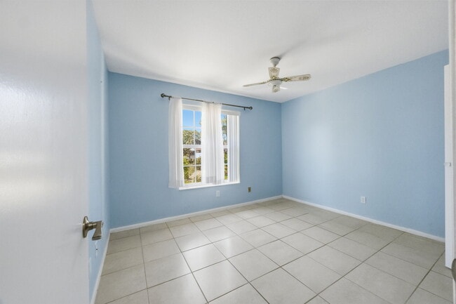 Building Photo - 1023 Pine Isle Ln