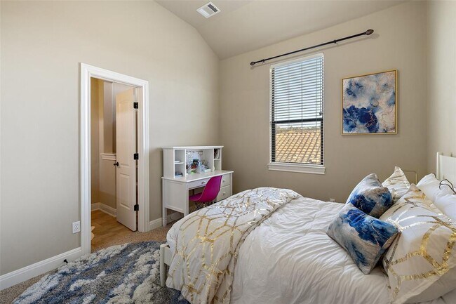 Building Photo - 2216 Gilia Dr