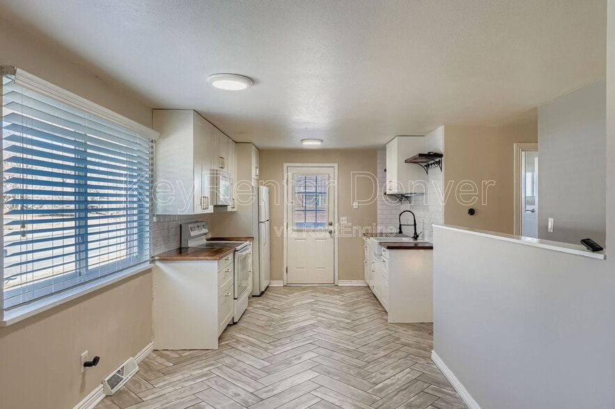 Building Photo - 6020 Wolff St