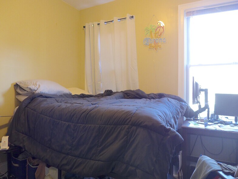 Building Photo - 12 Worthington St