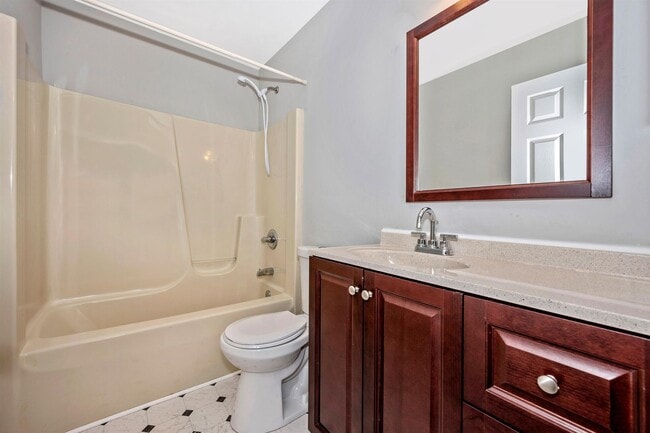 Building Photo - Fantastic End Unit Townhouse For Lease