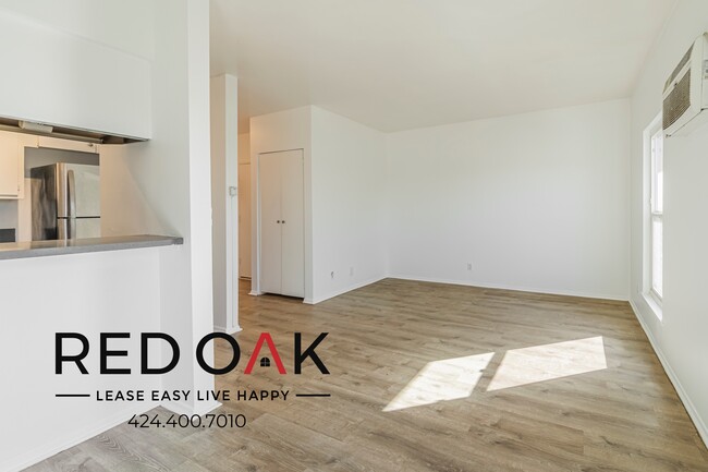 Building Photo - Beautiful and Bright One Bedroom with Spac...