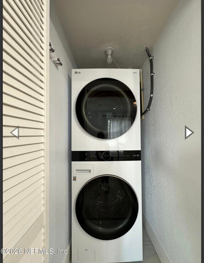 Building Photo - 8054 Graff Ln