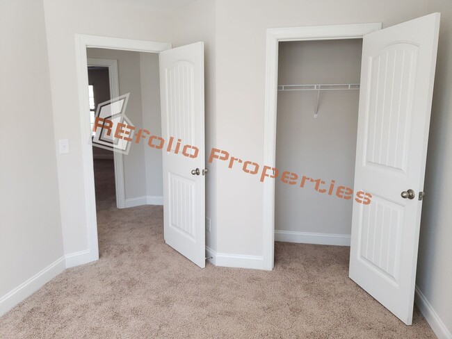 Building Photo - Charming 4 Bedroom, 2.5 Bath, 2-Car Garage...