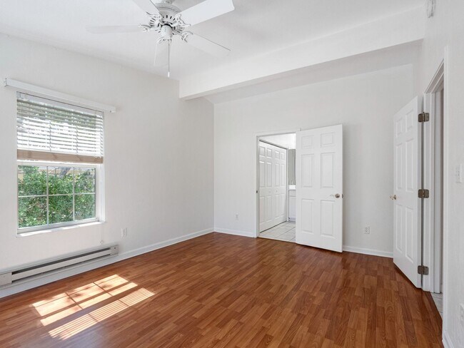 Building Photo - $500 OFF FIRST MONTHS RENT!