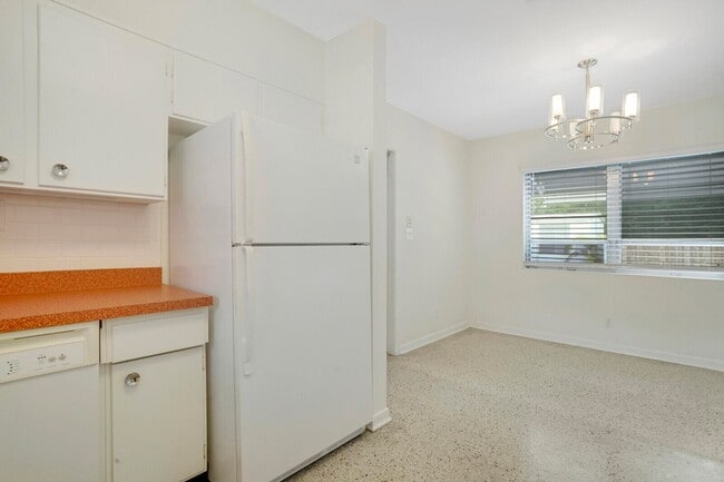 Building Photo - 3410 Poinsettia Ave